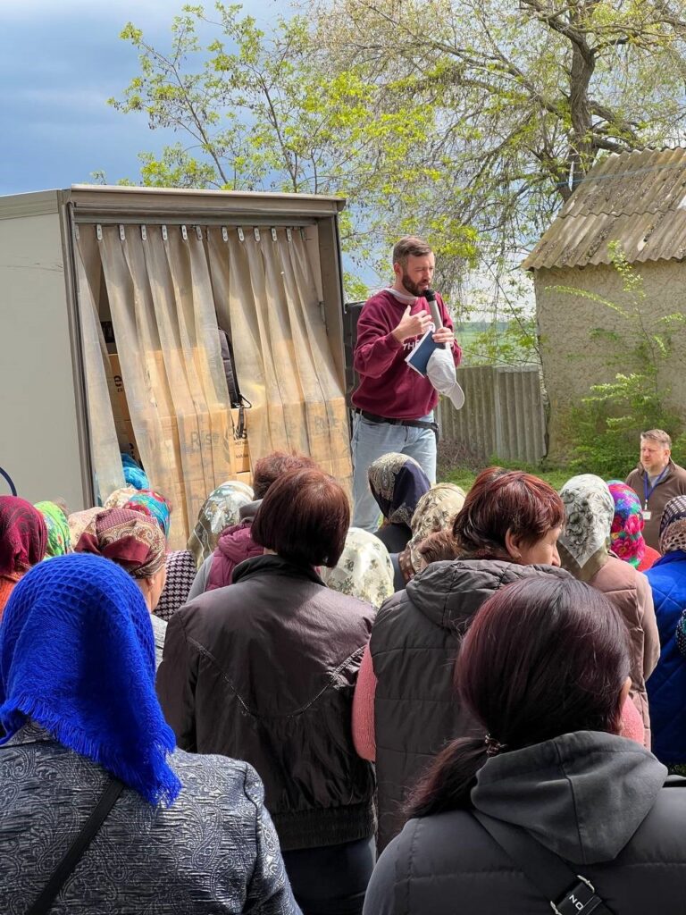 Man speaking to a crowd of Ukrainians.