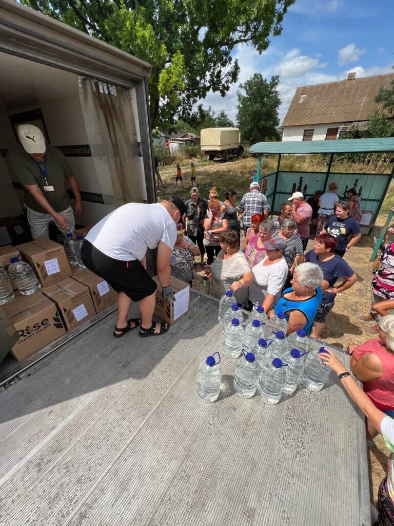 People receiving supplies.