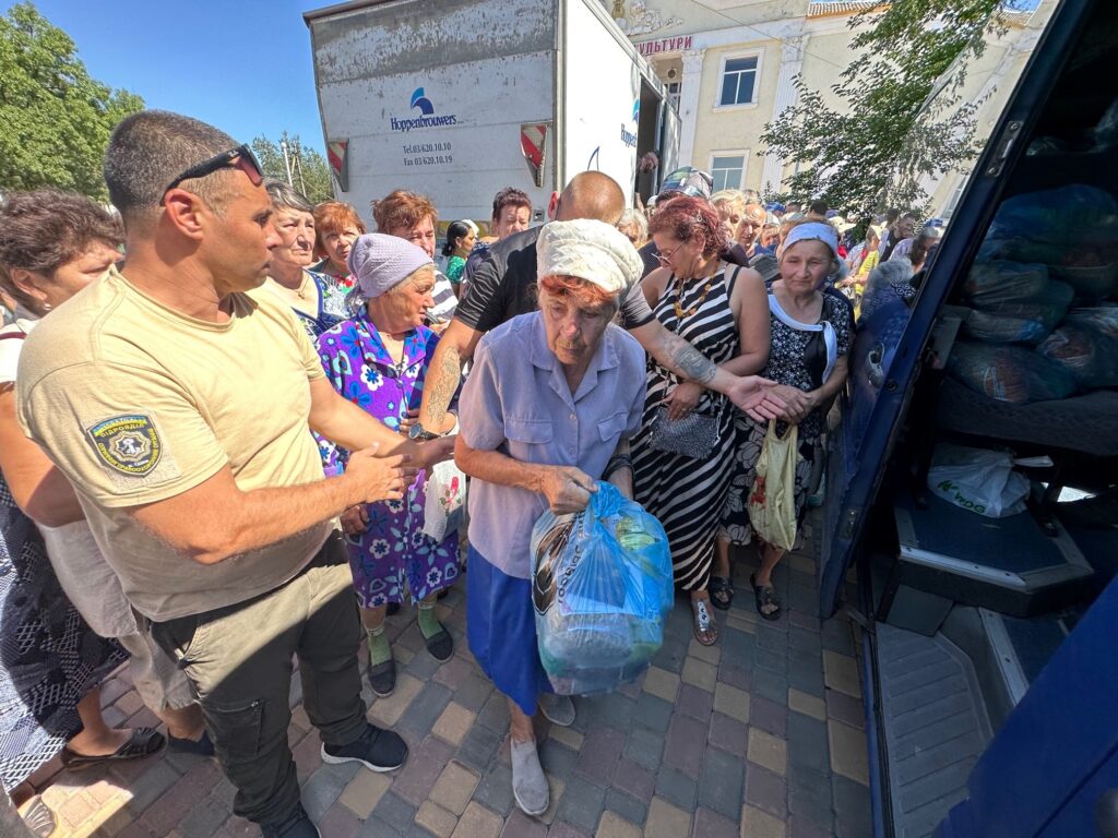 Ukrainian people receiving supplies.
